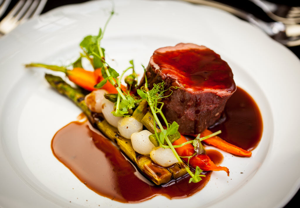 Photo by: Karl Gabor Bankettmeny 2, main course, Beef tournedos with a red wine sauce and a potato dauphinoise